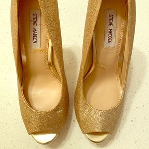 Glittery Gold Steve Madden Platforms Peeps!